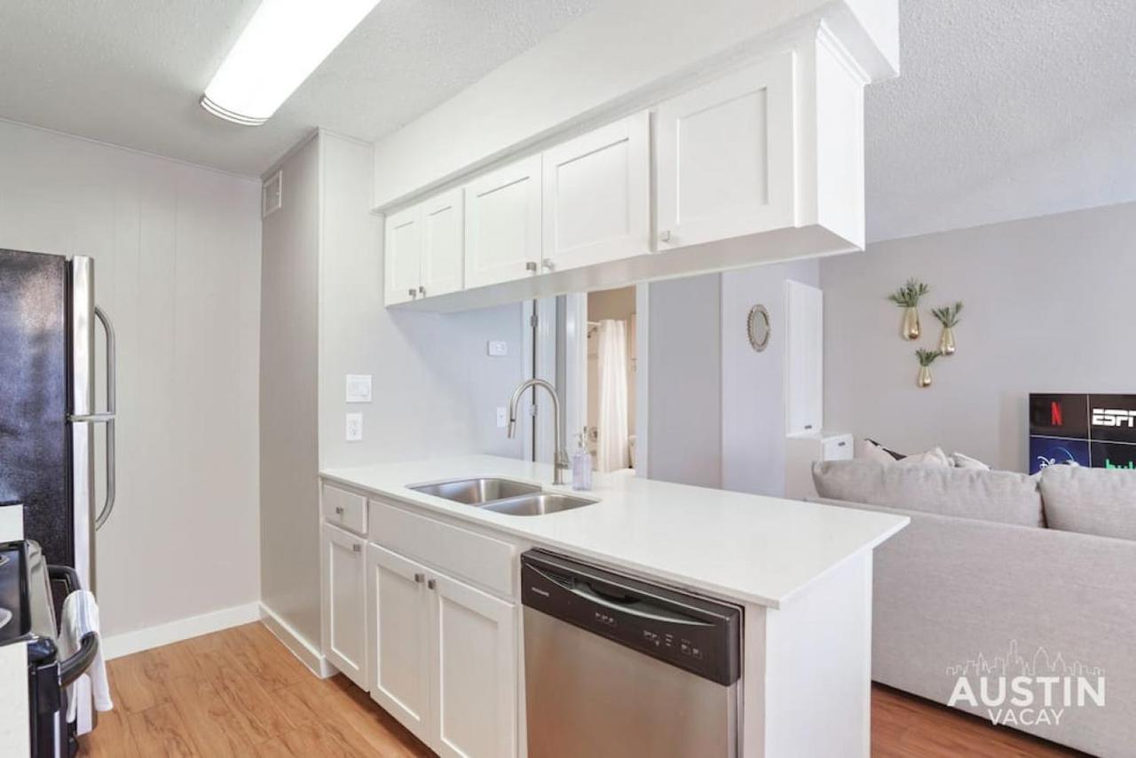 Cook And Gather Around In A Fully Equipped Apartment *