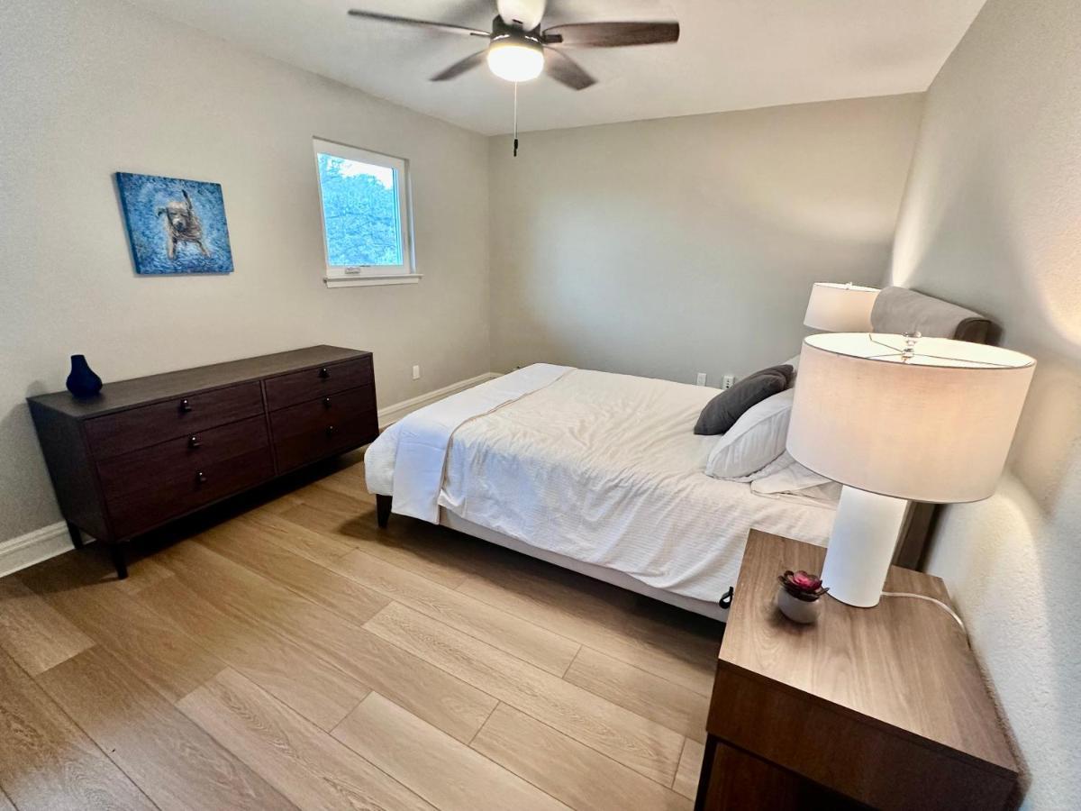 Cozy Oak Hill Retreat With Pool Holiday home *