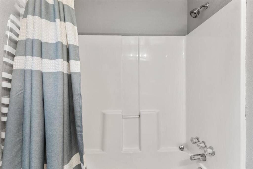 The Wallflower - Next To Downtown Holiday home *