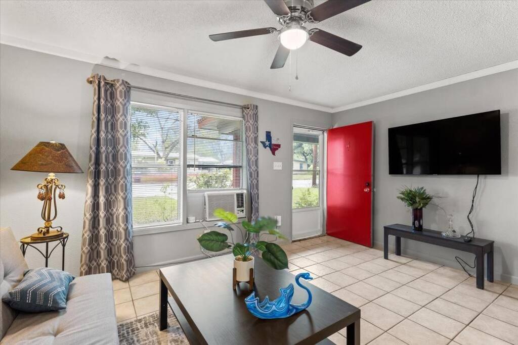 The Wallflower - Next To Downtown Holiday home Austin