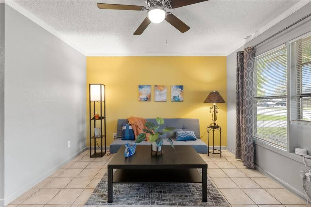The Wallflower - Next To Downtown Holiday home