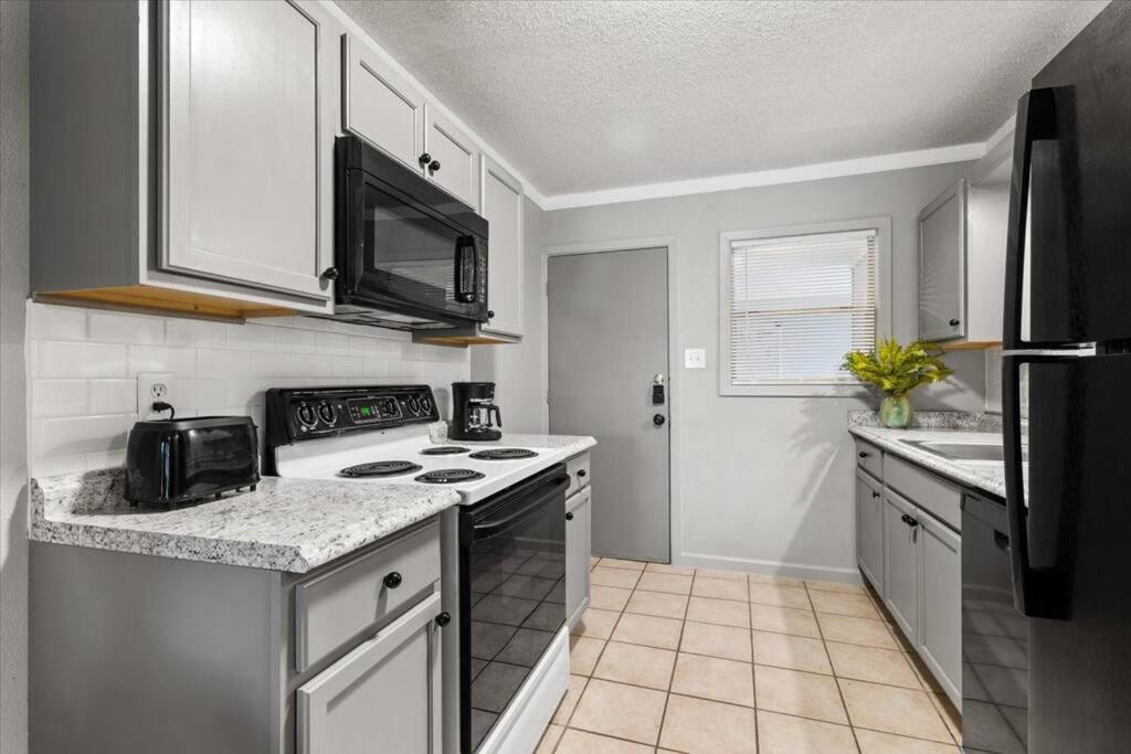 The Wallflower - Next To Downtown Holiday home