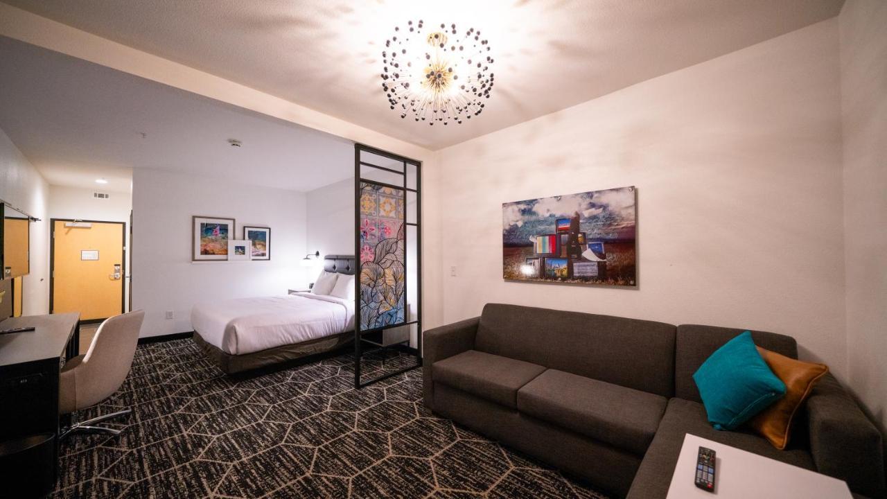 La Quinta & By Wyndham Parmer Tech Ridge