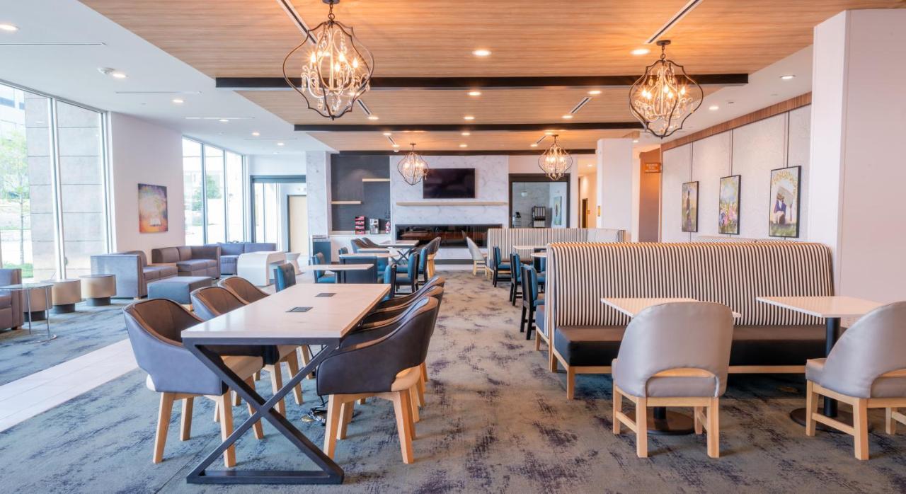 Hotel La Quinta & By Wyndham Parmer Tech Ridge