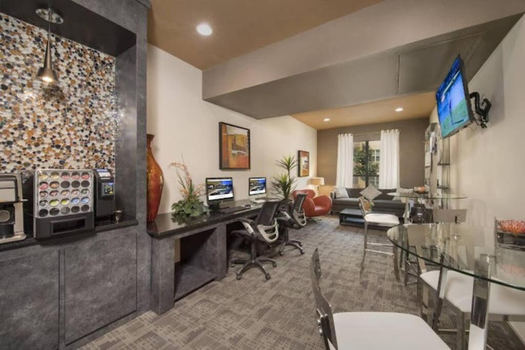 Luxury - Spacious 1bd 1ba With 4 Beds Located In Domain, * Austin