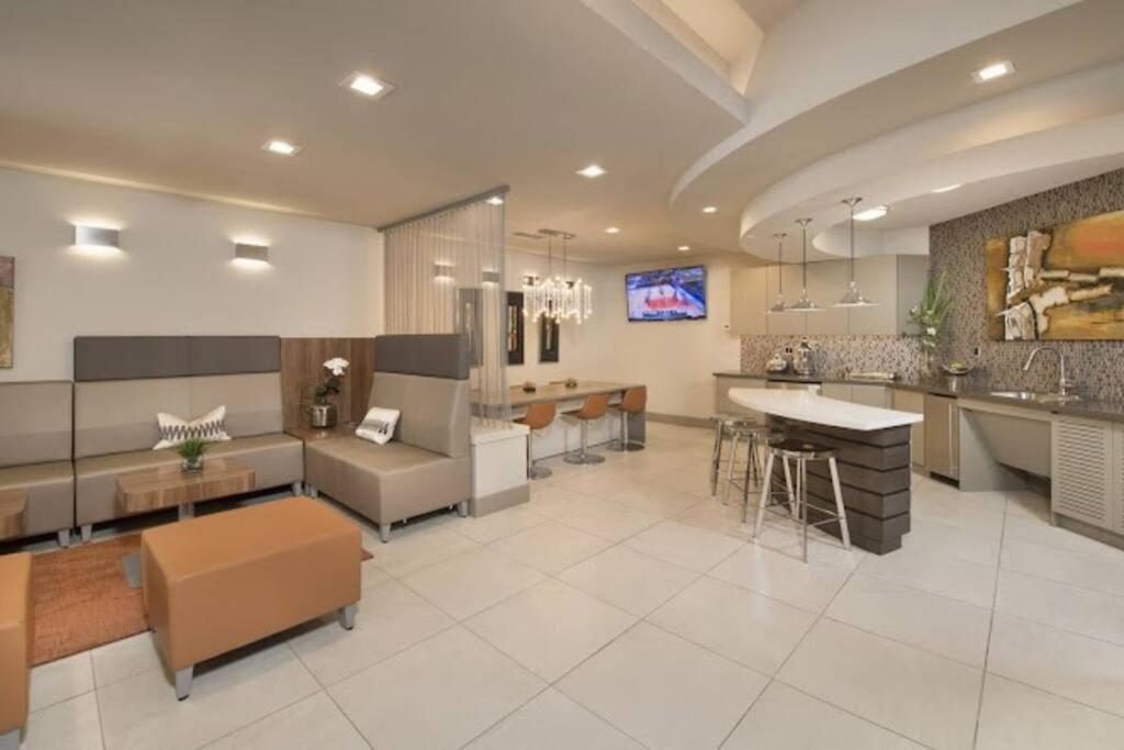 Apartment Luxury - Spacious 1bd 1ba With 4 Beds Located In Domain, Austin