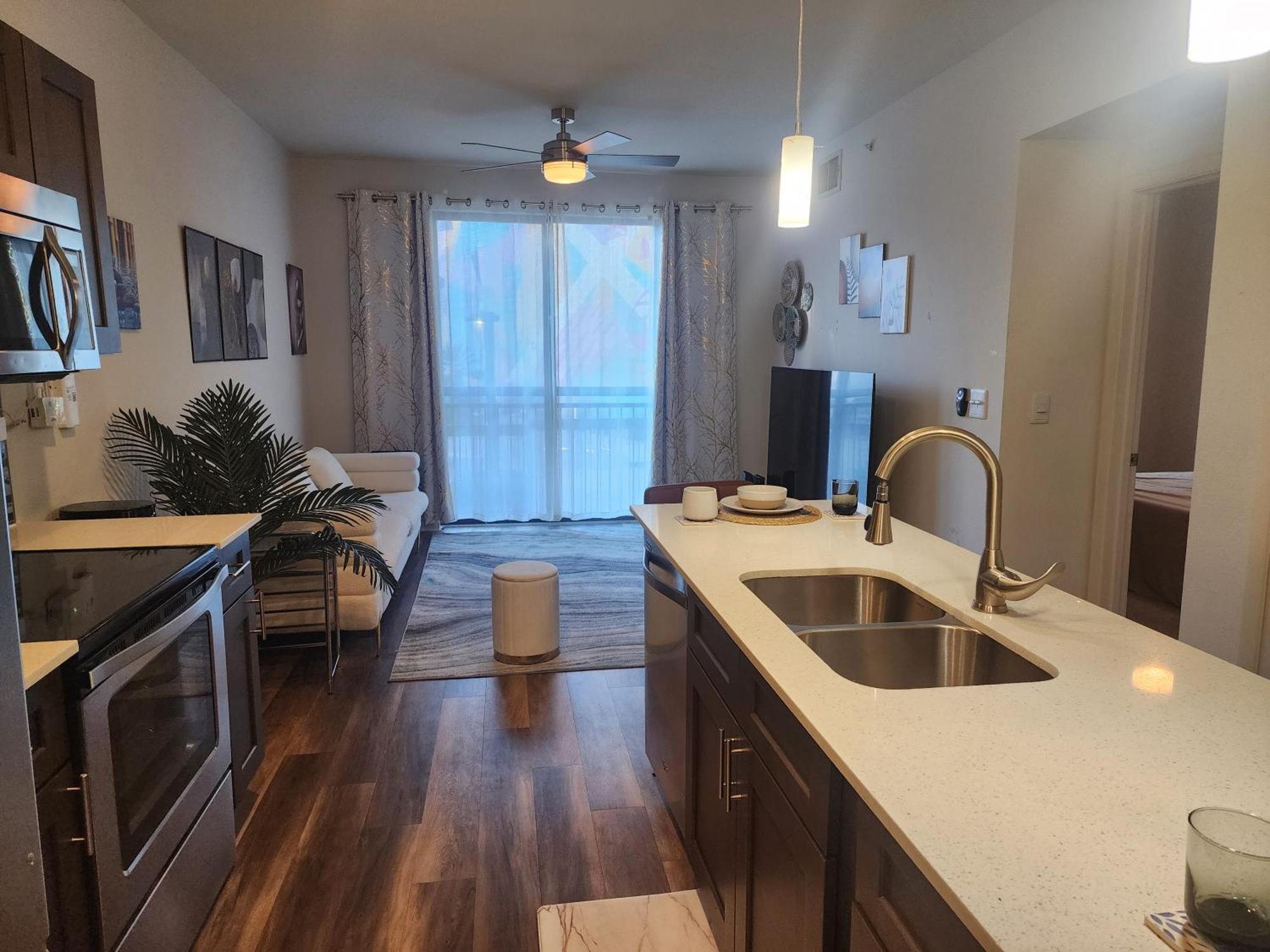 Apartment Luxury - Spacious 1bd 1ba With 4 Beds Located In Domain,