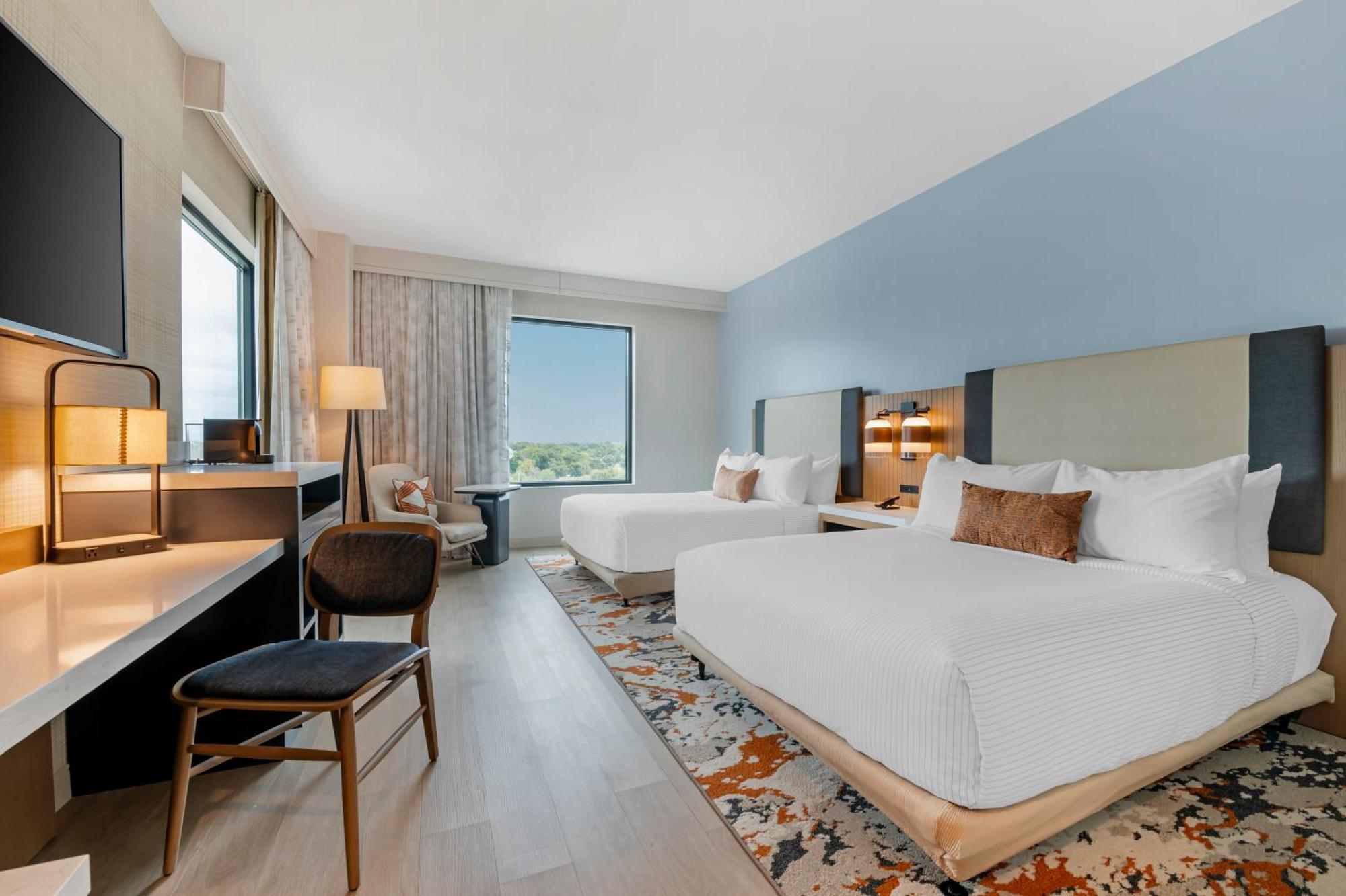 Cambria Downtown 4*