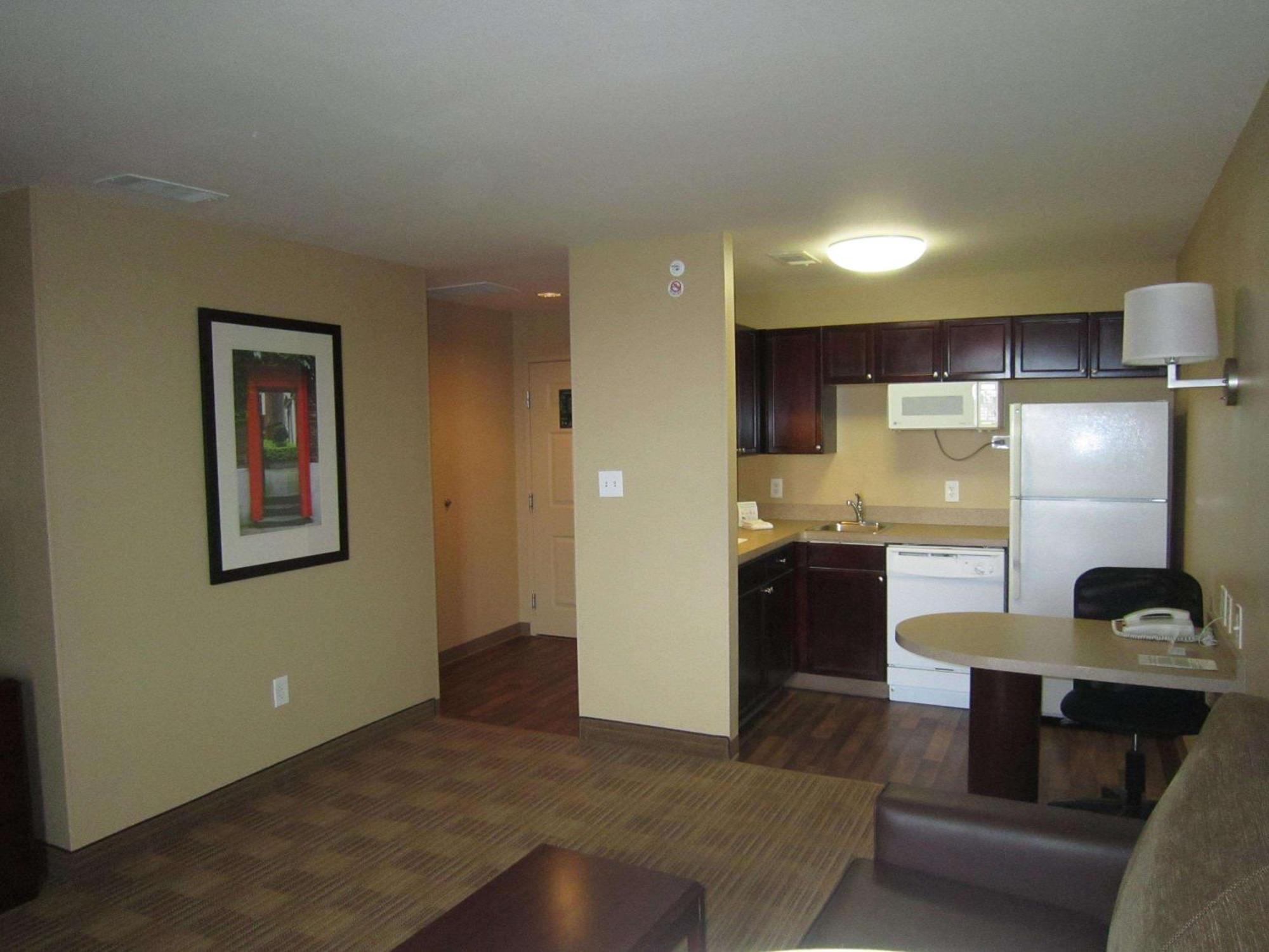 Extended America Select - - Northwest - Research Park 2*