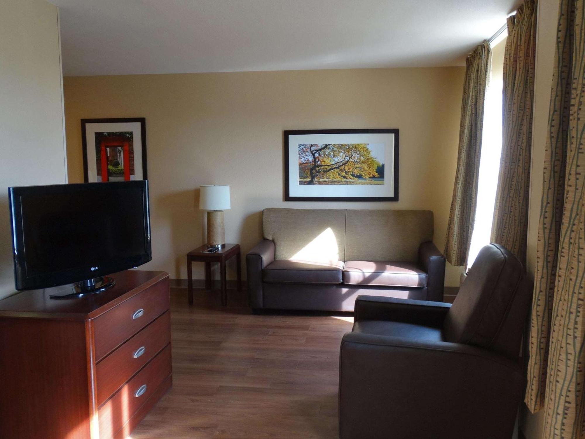 Extended America Select - - Northwest - Research Park Hotel