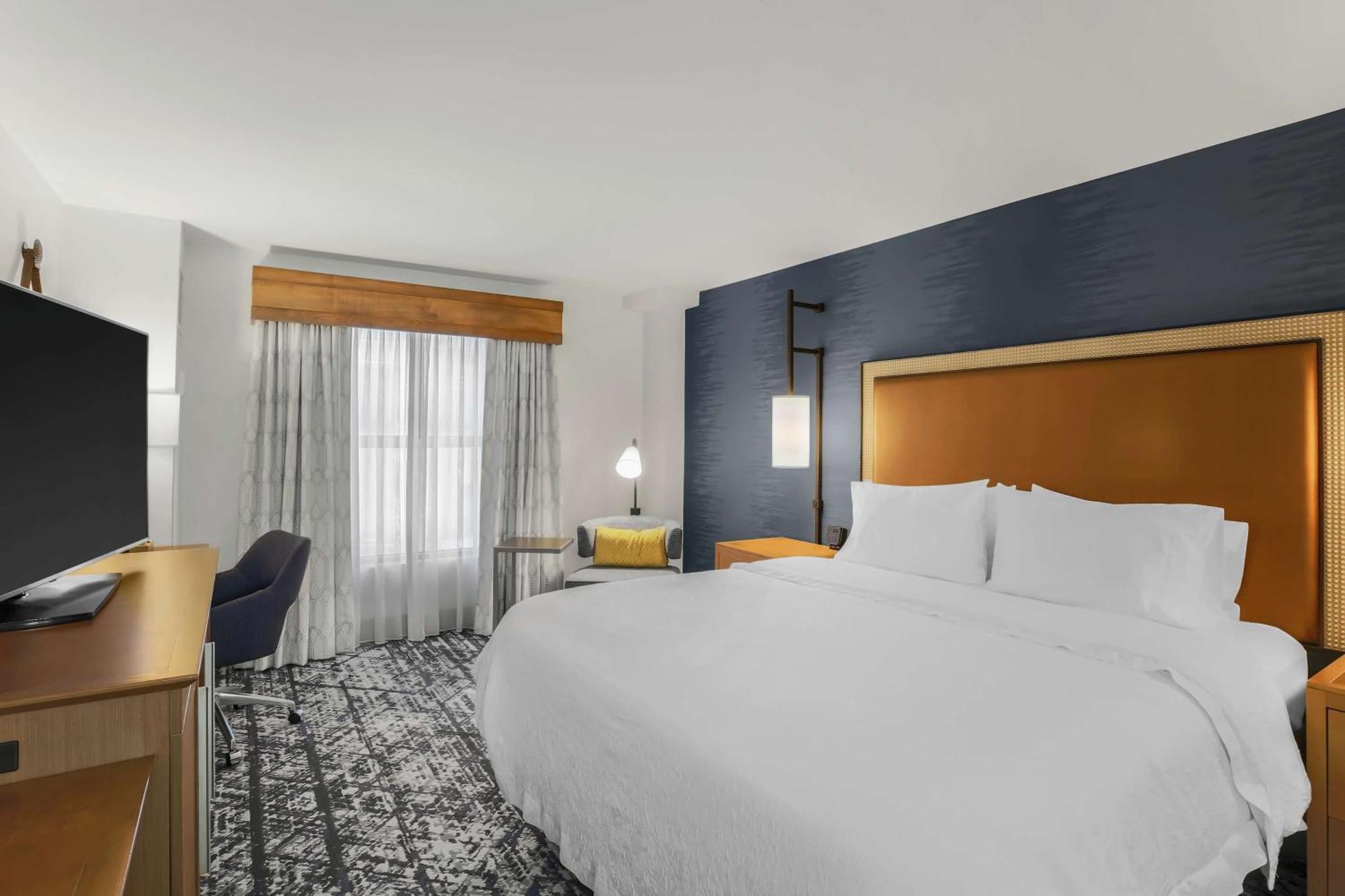 Hampton & Austin-downtown/convention Center 3*