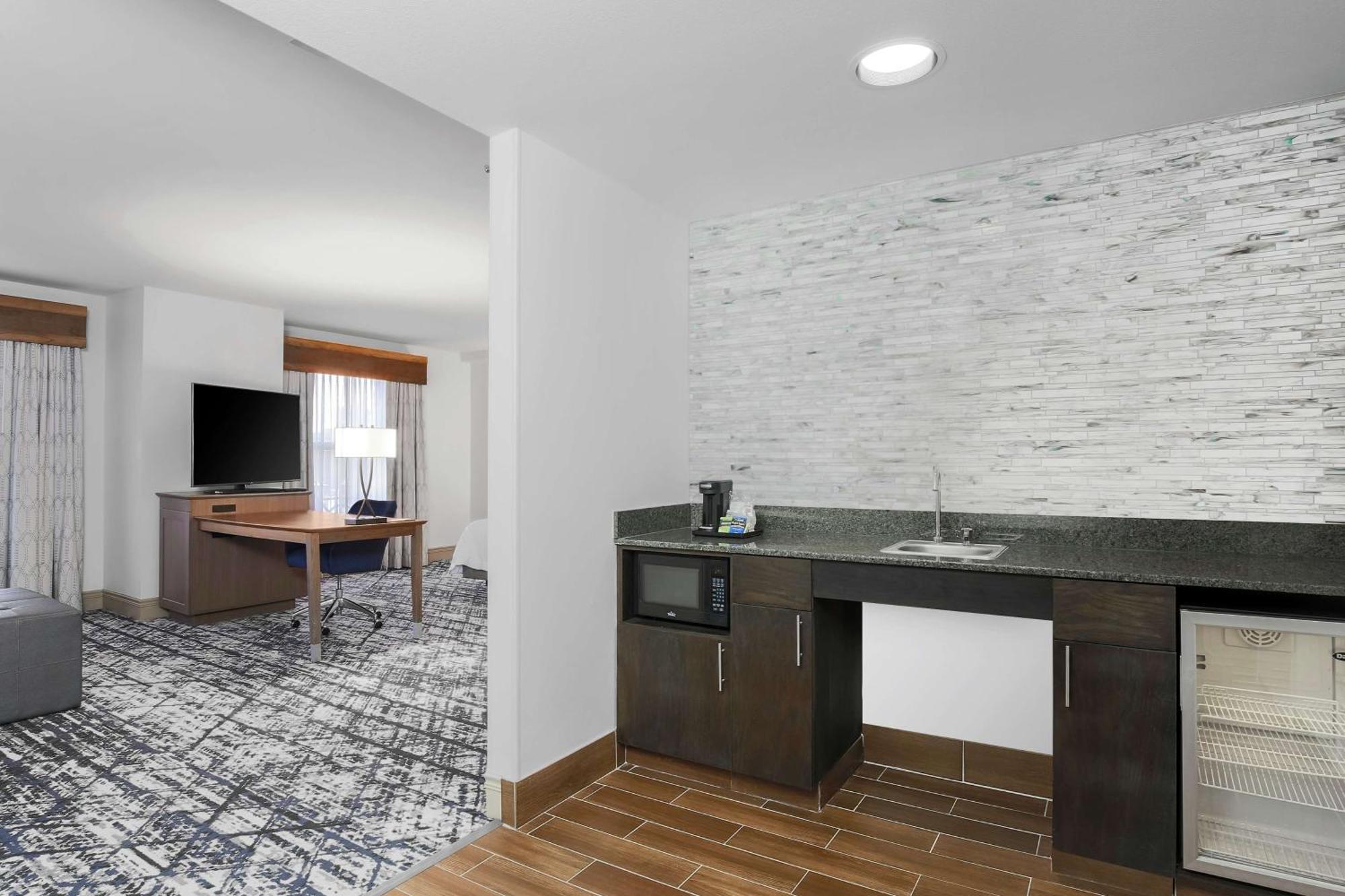 Hampton & Austin-downtown/convention Center Hotel 3*