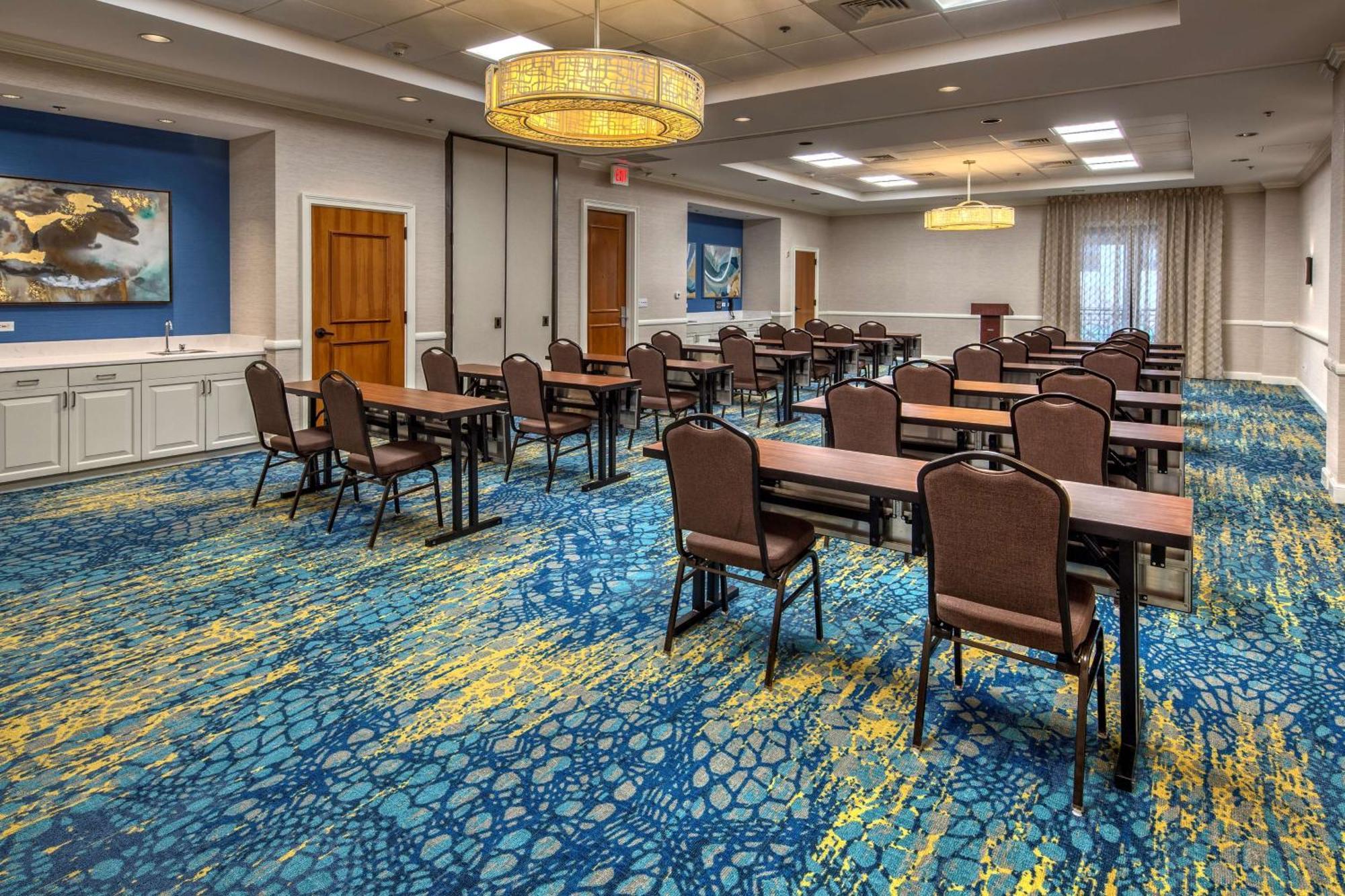 Hampton & Austin-downtown/convention Center Hotel