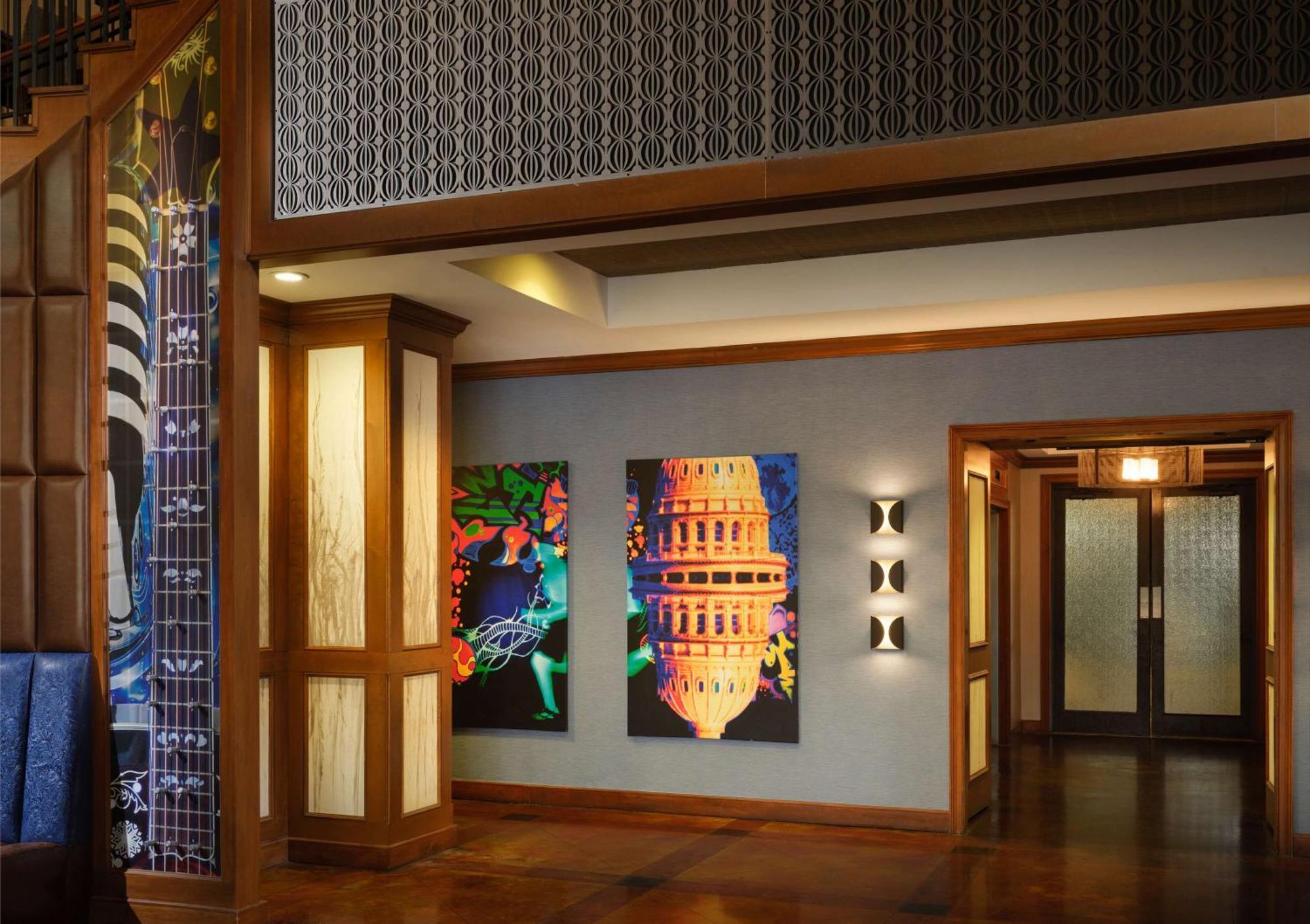 Hampton & Austin-downtown/convention Center 3*