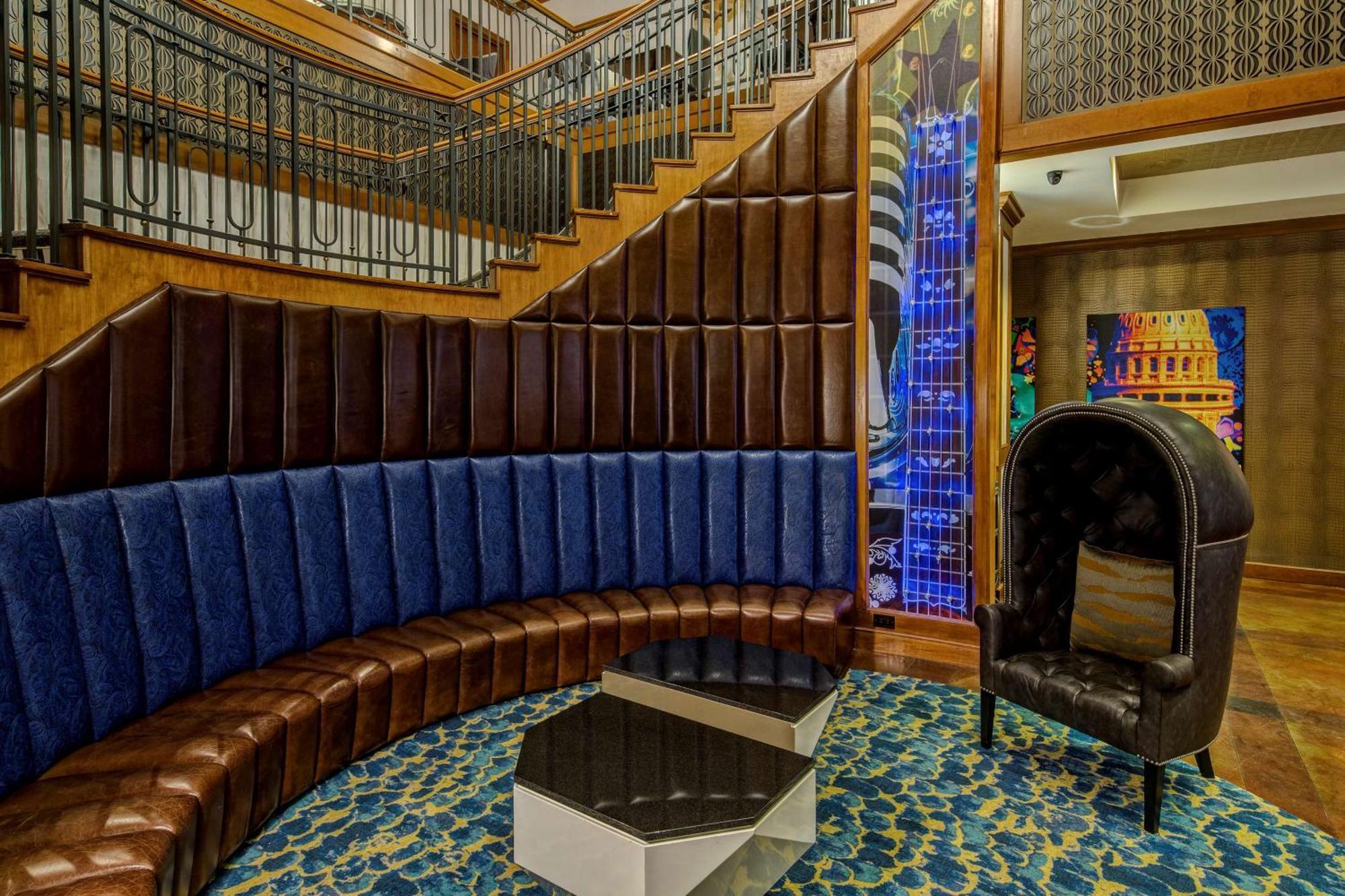 Hampton & Austin-downtown/convention Center 3*