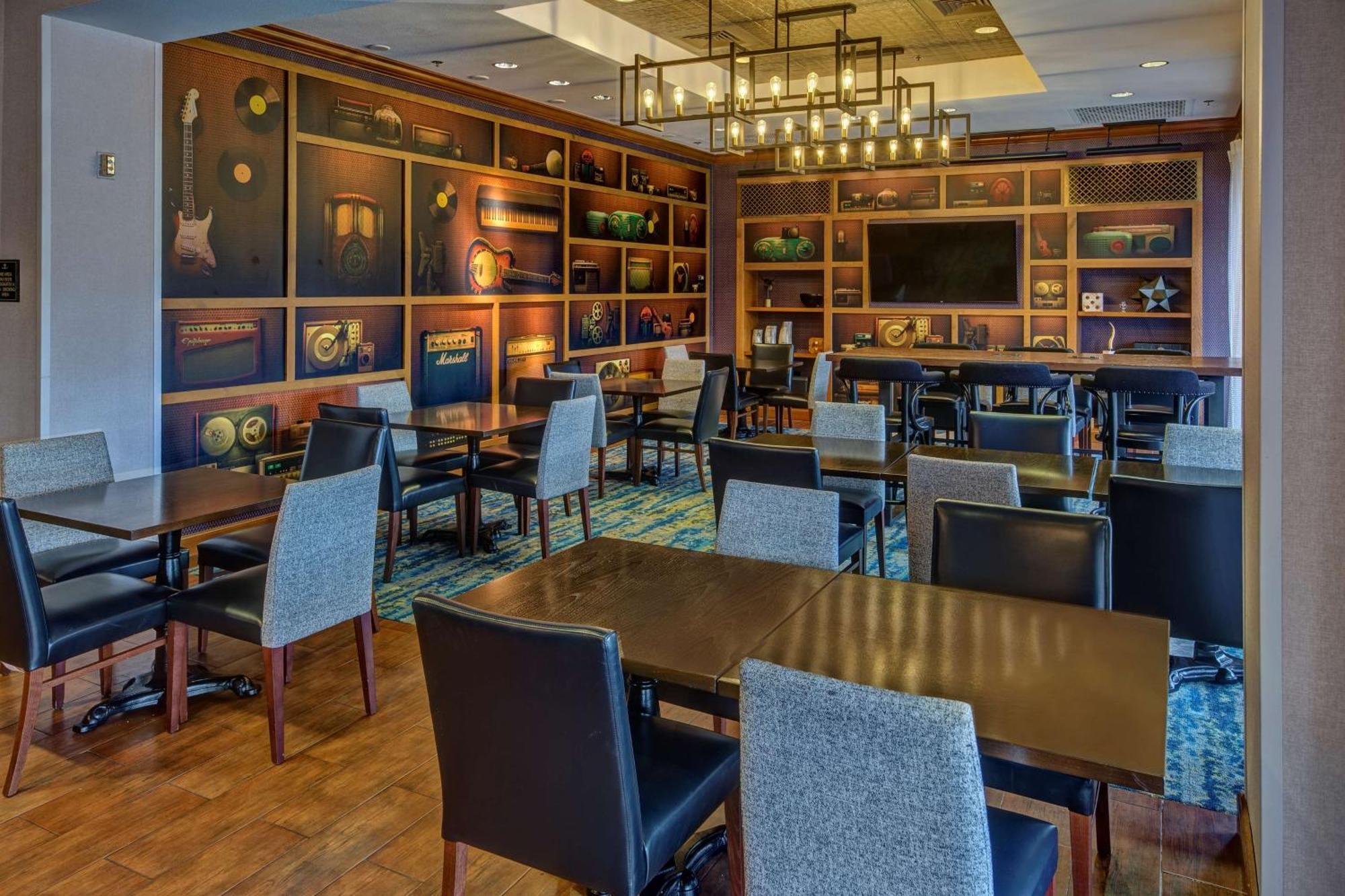Hampton & Austin-downtown/convention Center Hotel 3*