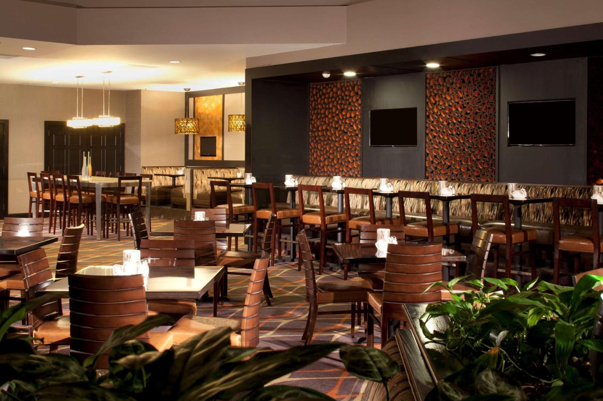 Hotel Embassy By Hilton Arboretum Austin