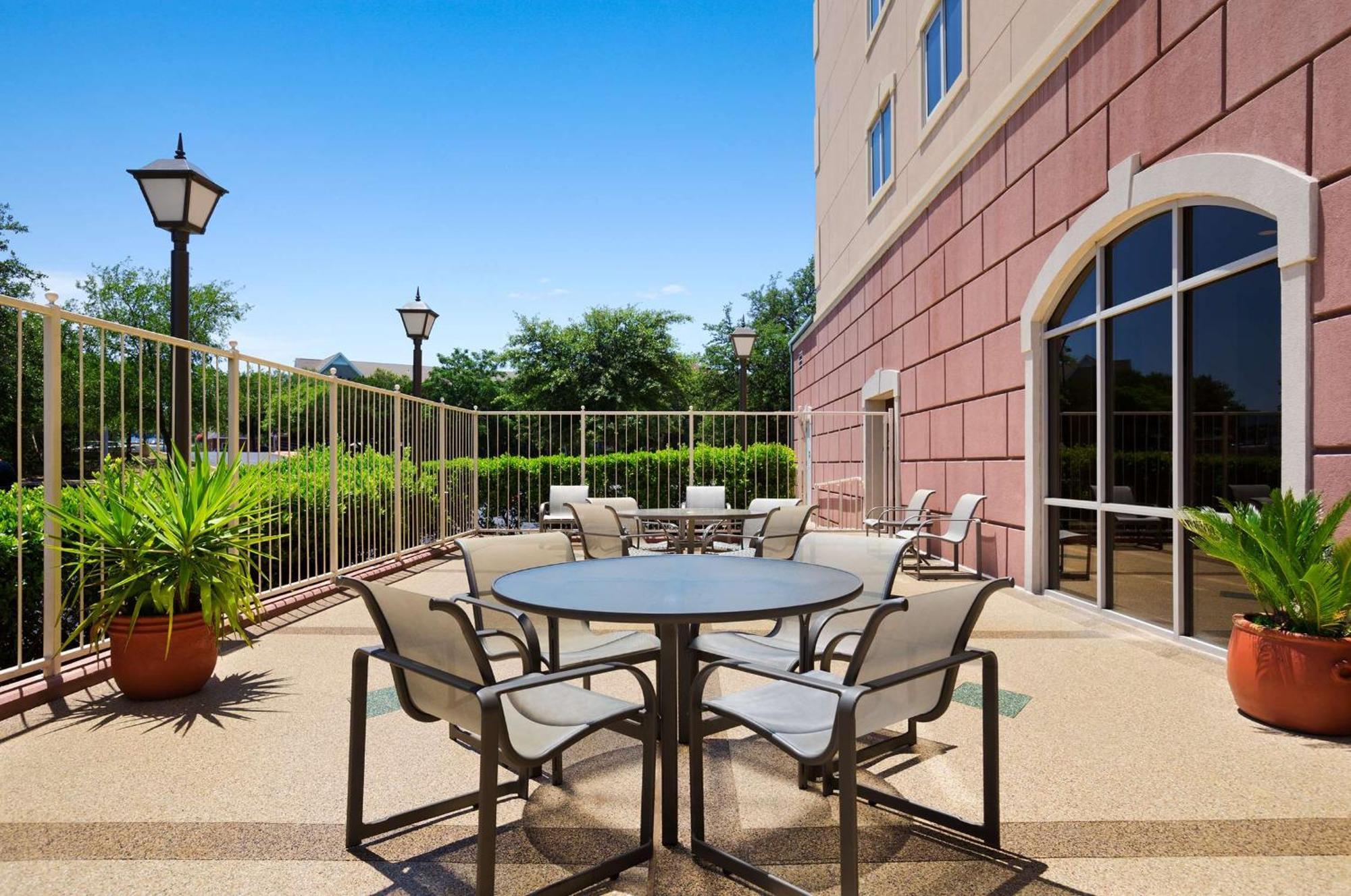 Hotel Embassy By Hilton Arboretum Austin