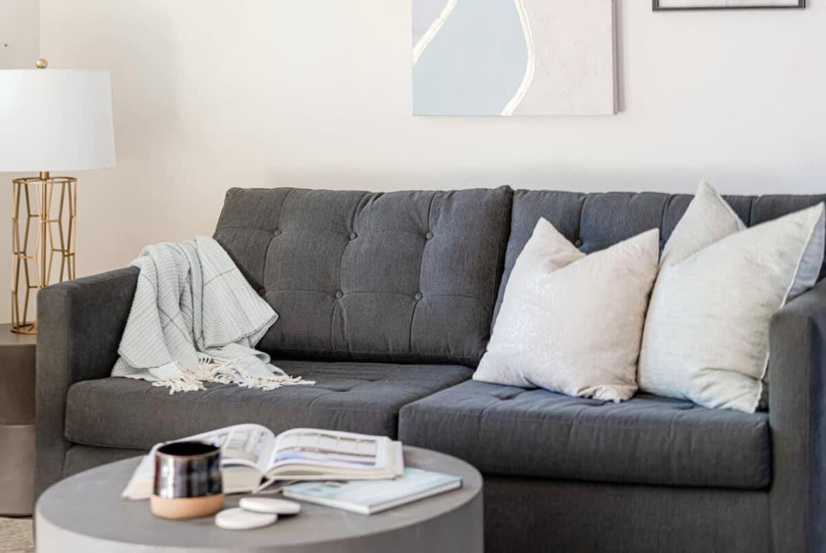 The Modern I Sleep 5 I Close To Downtown I Roku Tv Apartment *
