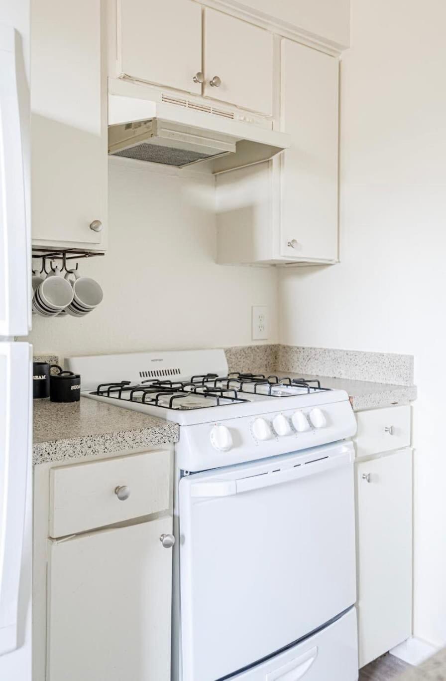 Apartment The Modern I Sleep 5 I Close To Downtown I Roku Tv