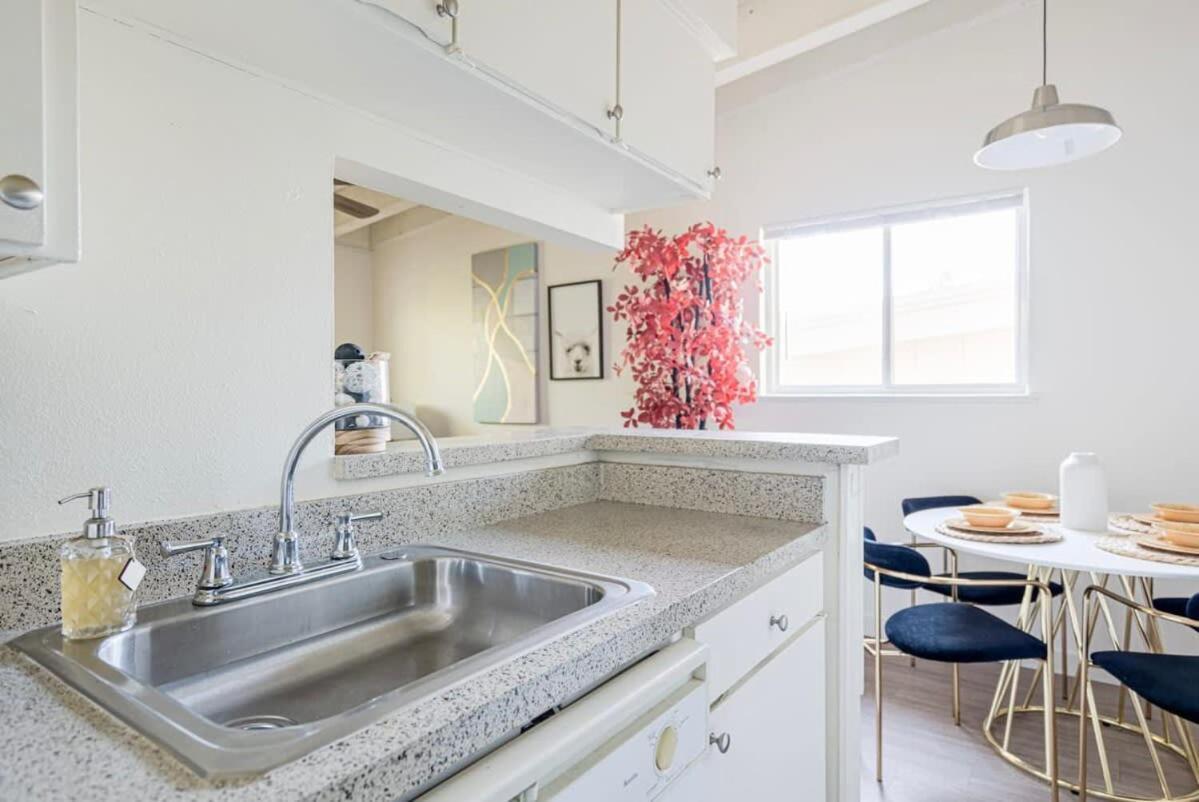 The Modern I Sleep 5 I Close To Downtown I Roku Tv Austin