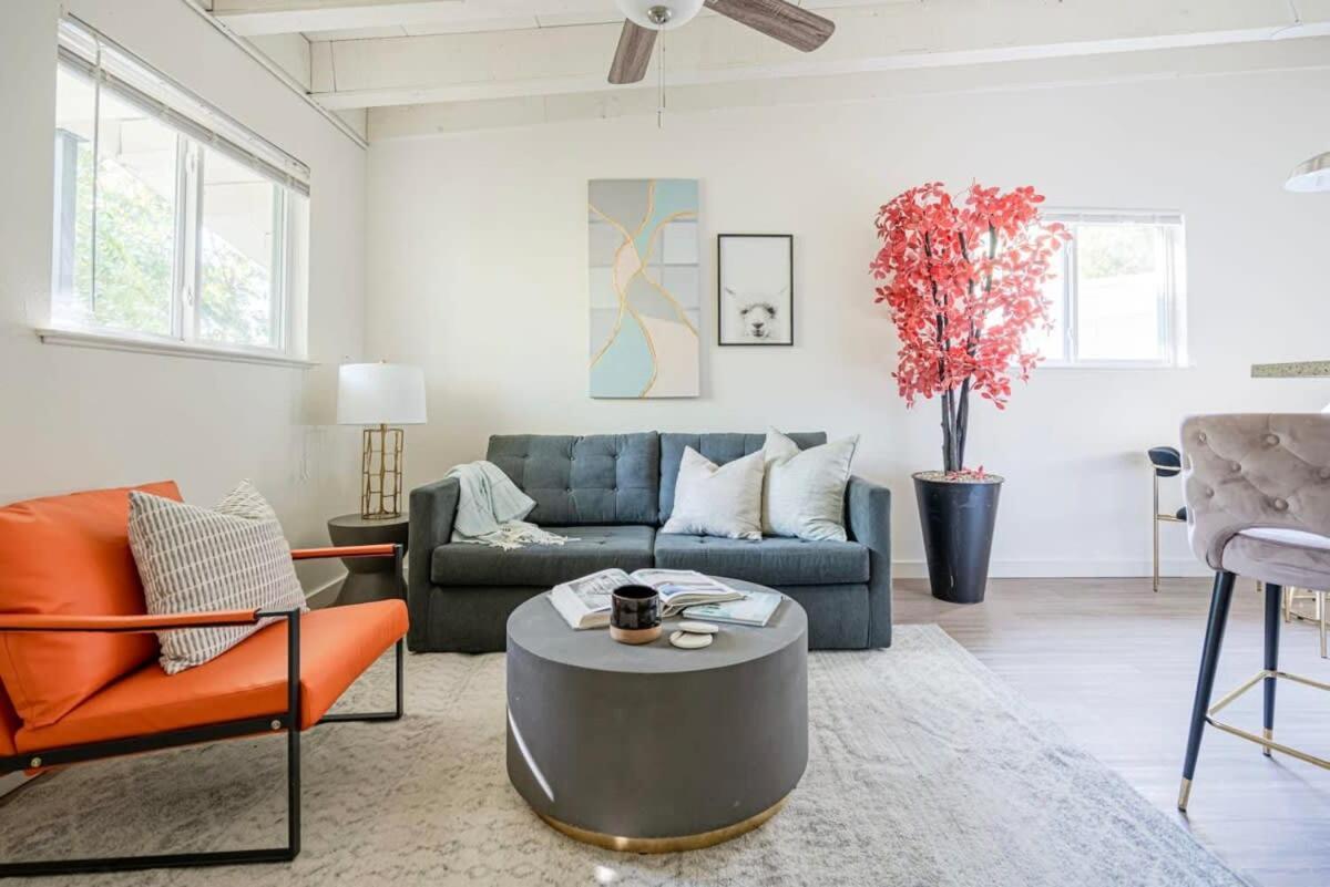 Apartment The Modern I Sleep 5 I Close To Downtown I Roku Tv