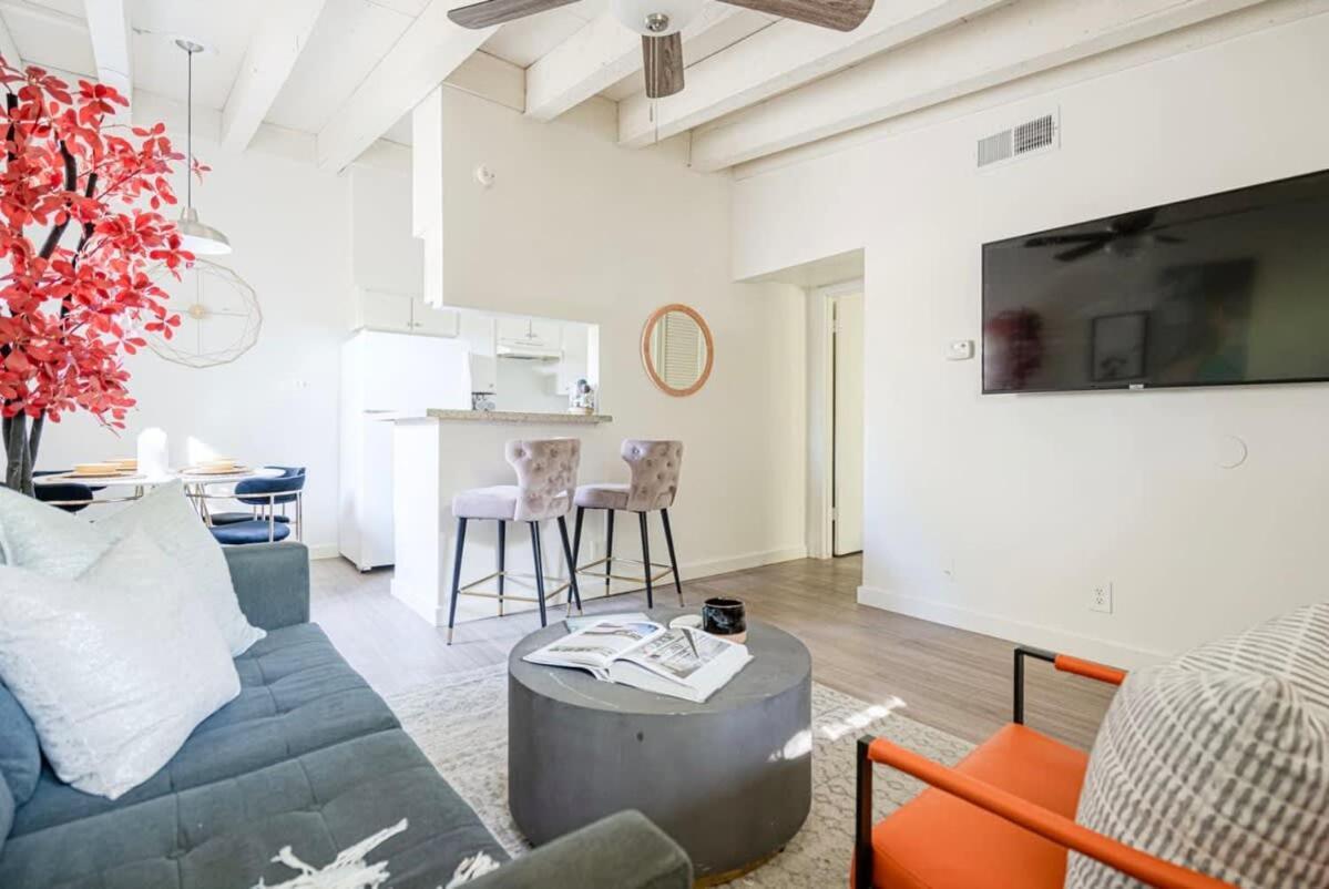 The Modern I Sleep 5 I Close To Downtown I Roku Tv Apartment *