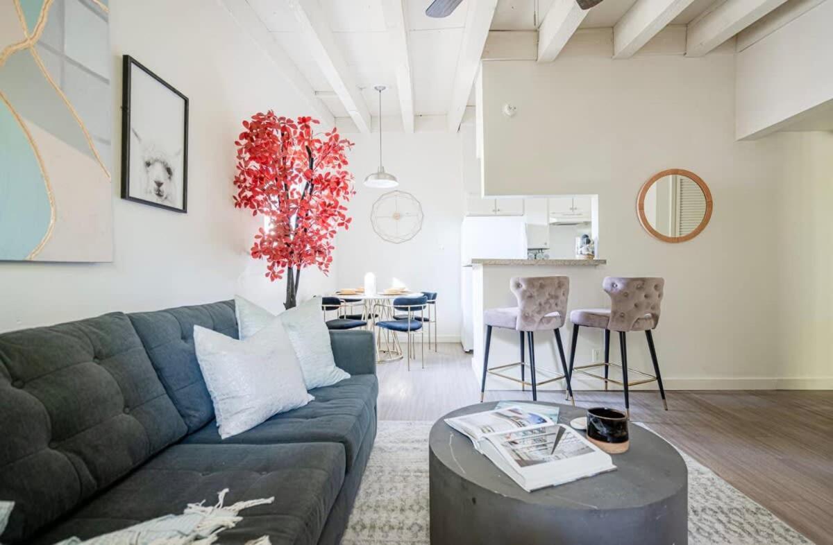 Apartment The Modern I Sleep 5 I Close To Downtown I Roku Tv *