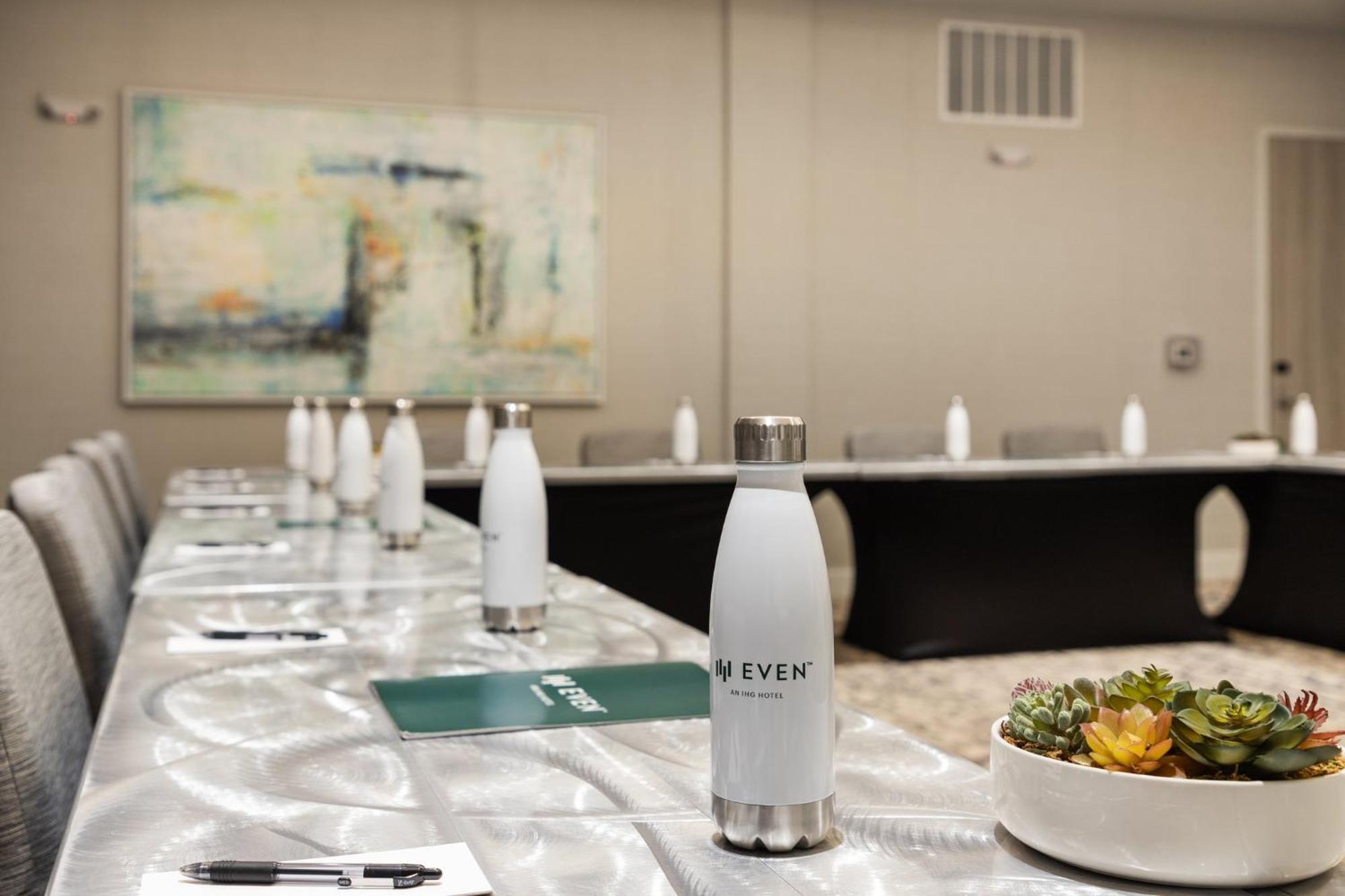 Even Uptown Near The Domain By Ihg 4*