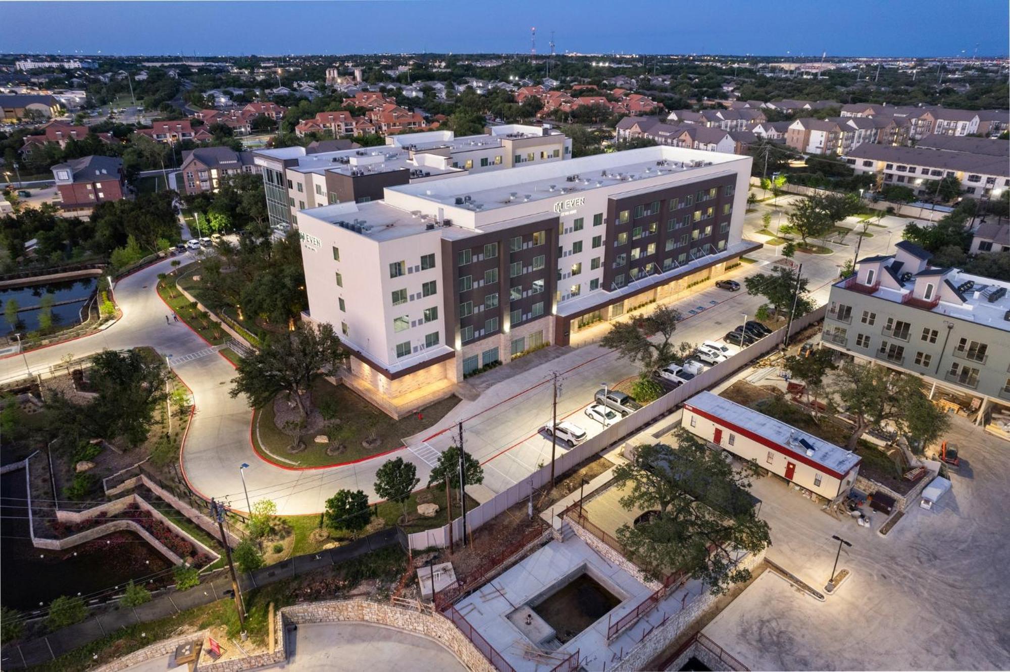 Even Uptown Near The Domain By Ihg