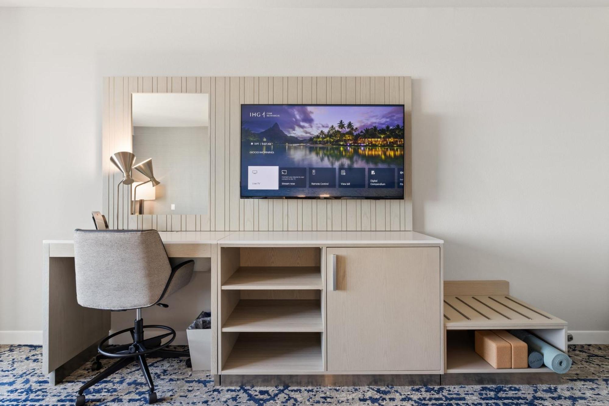Even Uptown Near The Domain By Ihg 4*
