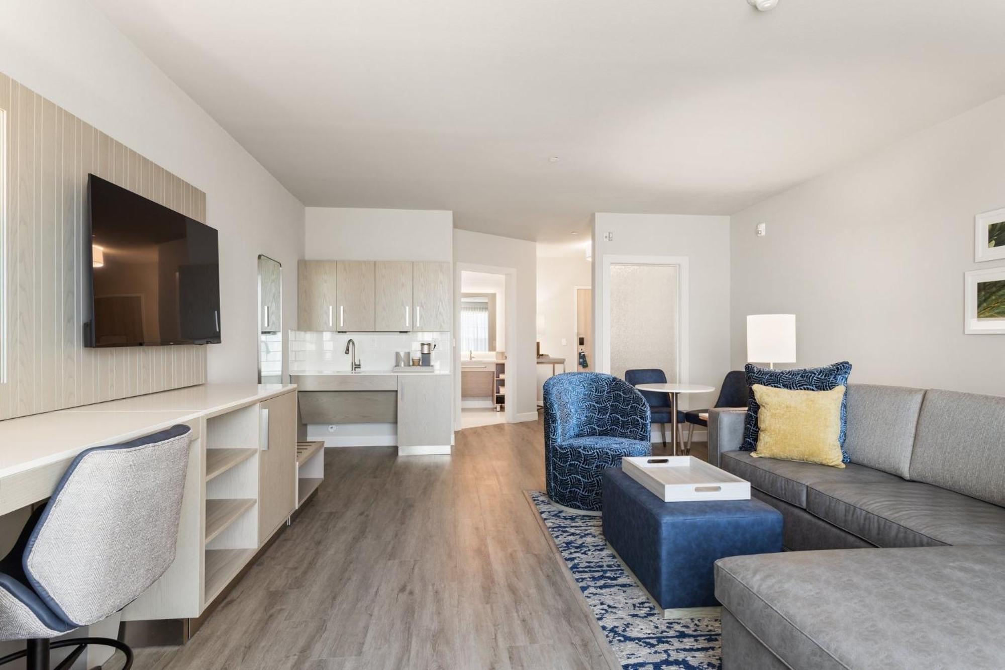 Even Uptown Near The Domain By Ihg 4*