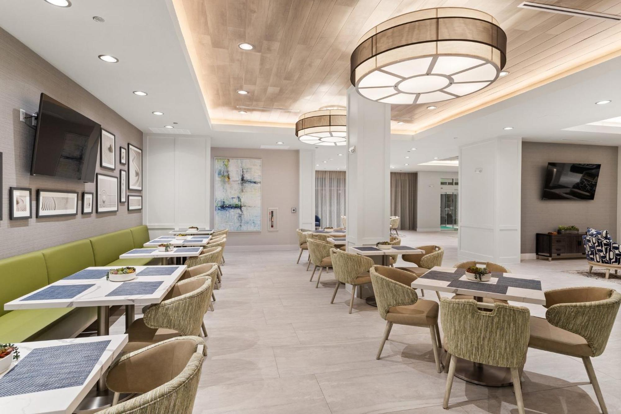 Even Uptown Near The Domain By Ihg Hotel 4*