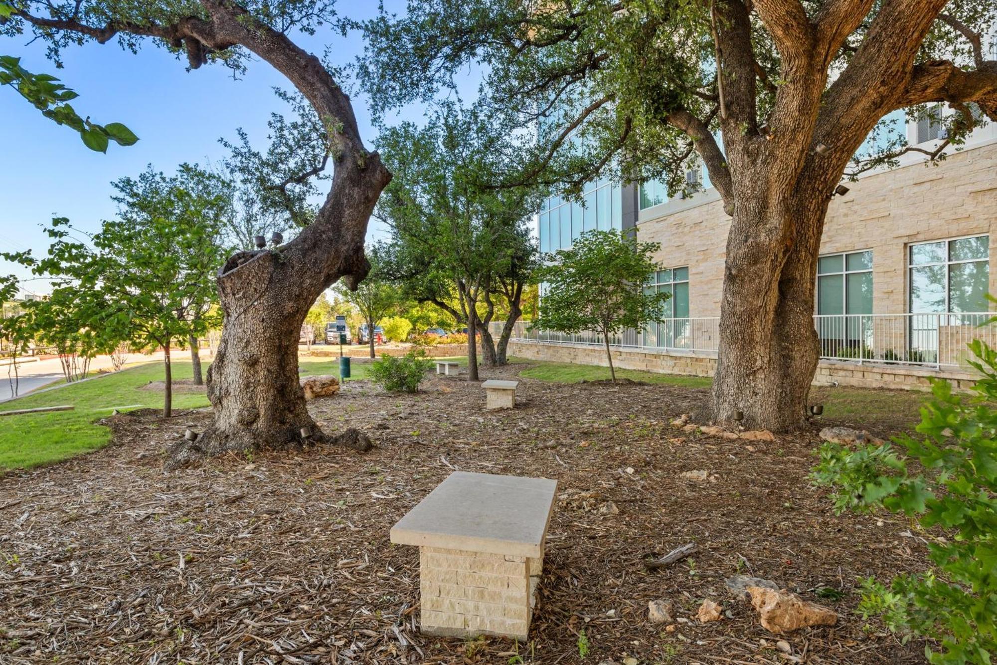 Even Uptown Near The Domain By Ihg 4*