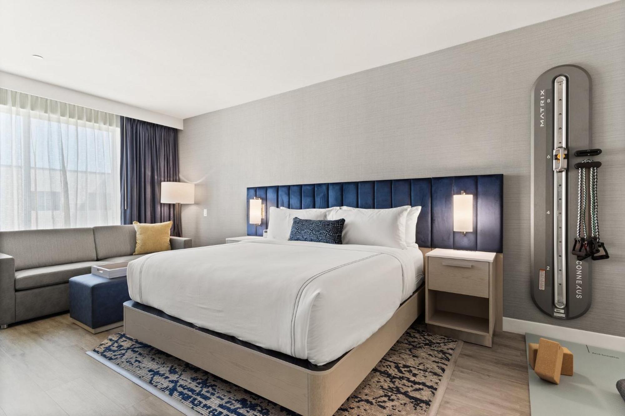Even Uptown Near The Domain By Ihg 4*