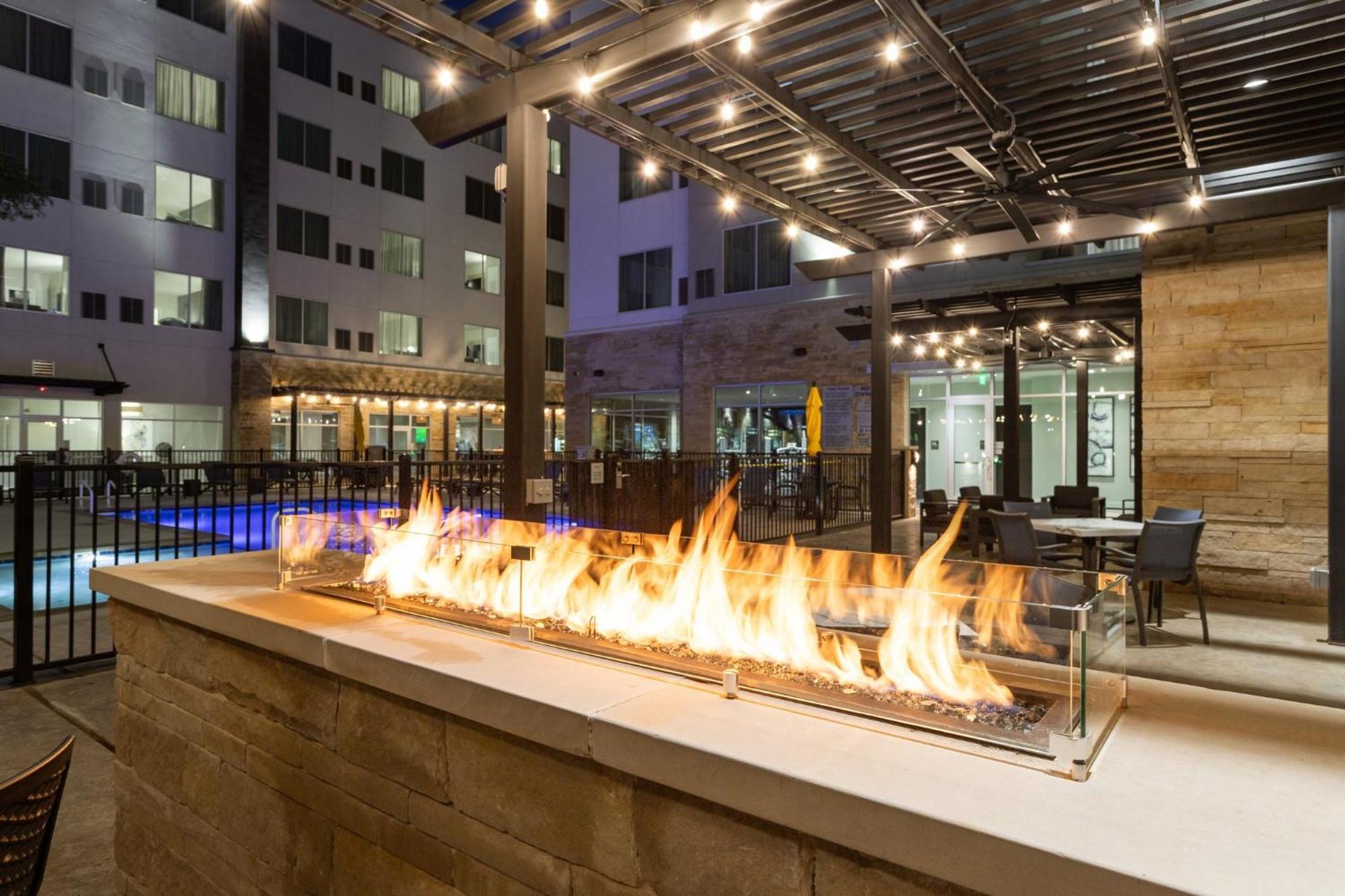 Even Uptown Near The Domain By Ihg