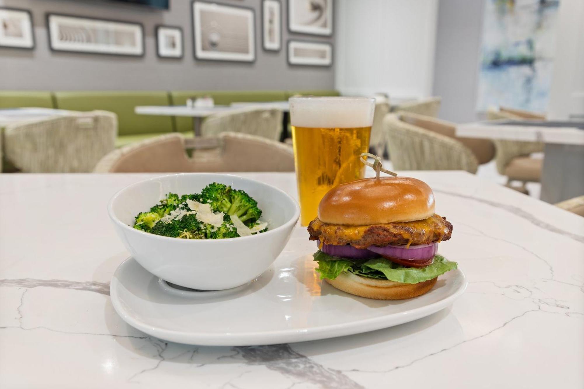 Even Uptown Near The Domain By Ihg Hotel 4*