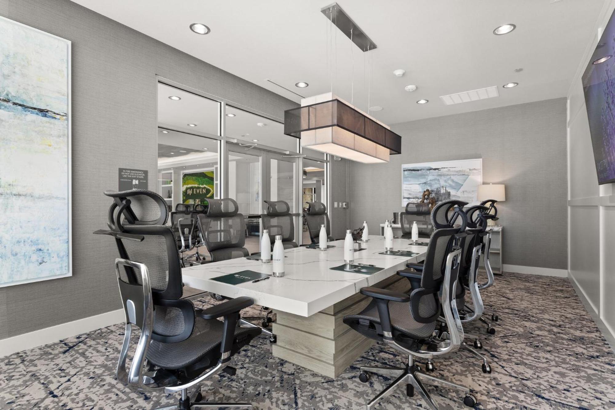 Even Uptown Near The Domain By Ihg 4*