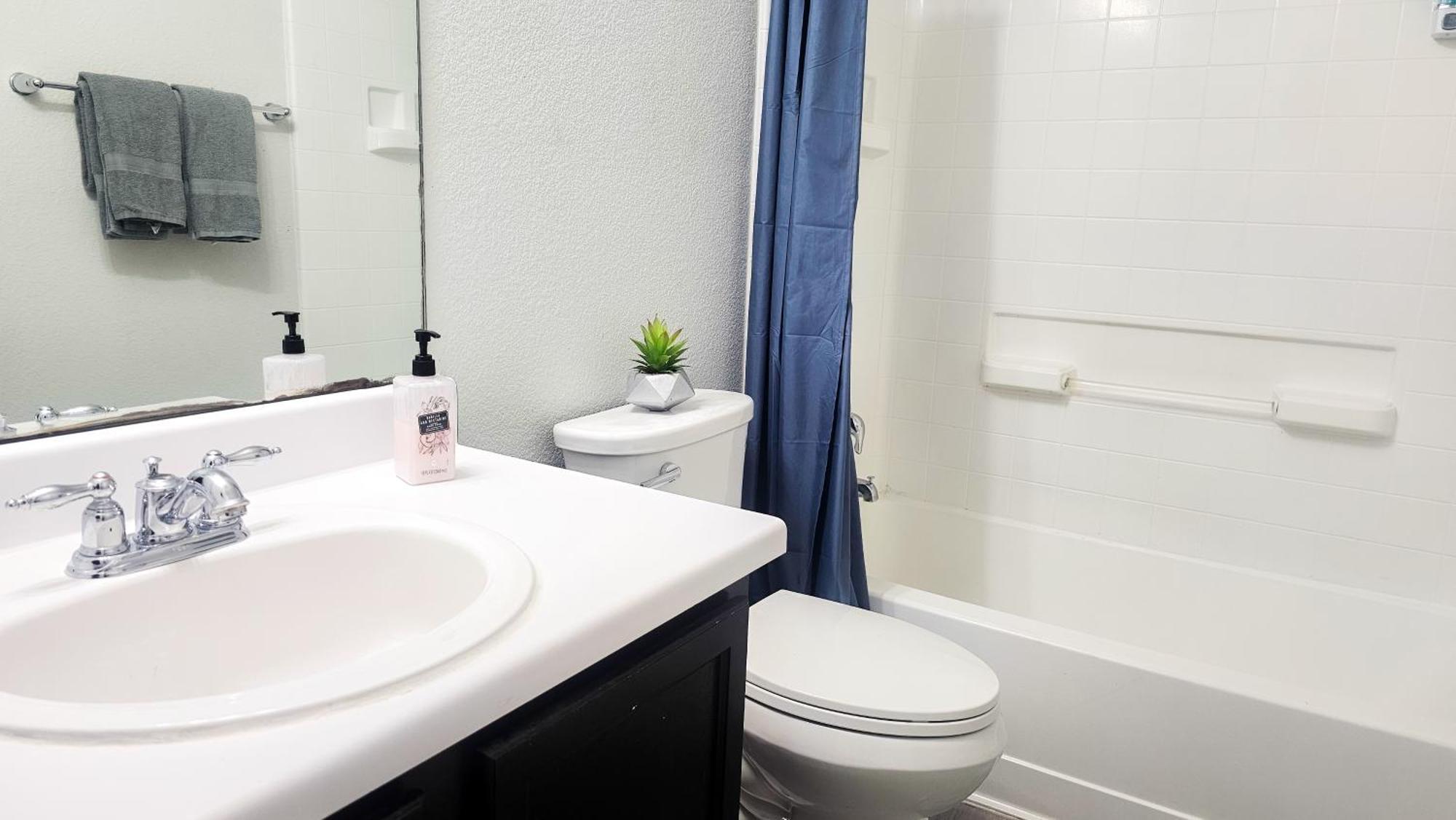Cozy Near Downtown And Airport Holiday home *