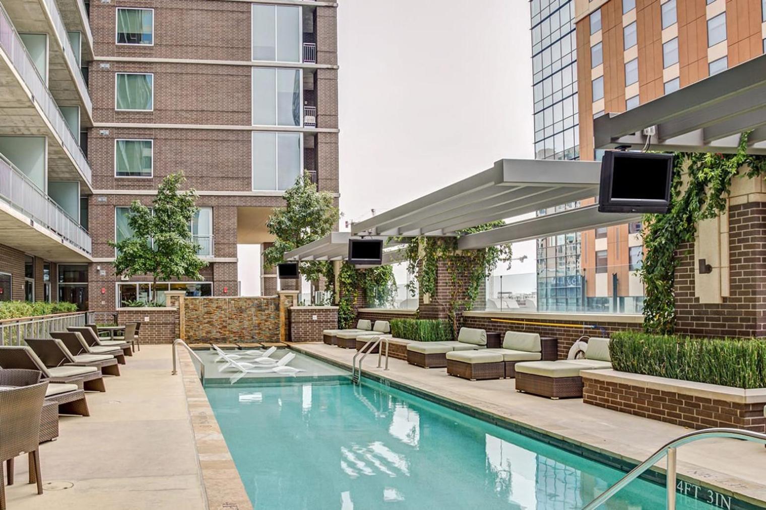 Downtown 1br W Gym Pool Wd Nr Capitol Atx-206 *