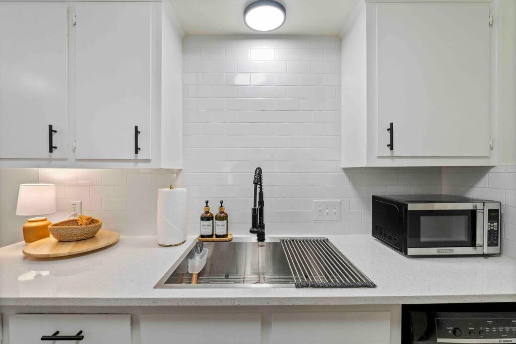 Holiday home 3 Bedroom Workspace-foodies Dream! Close To Zilker, & Downtown!