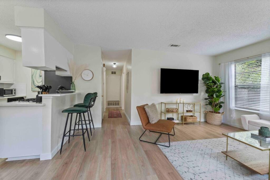3 Bedroom Workspace-foodies Dream! Close To Zilker, & Downtown! *