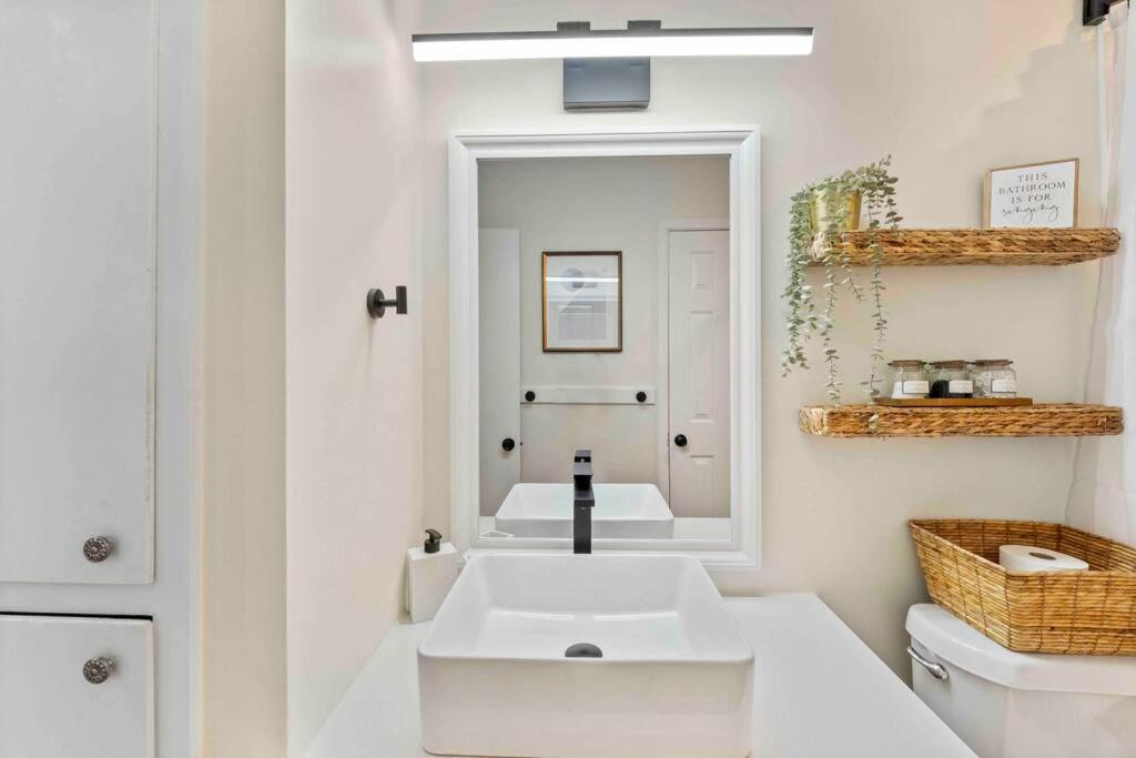 3 Bedroom Workspace-foodies Dream! Close To Zilker, & Downtown!