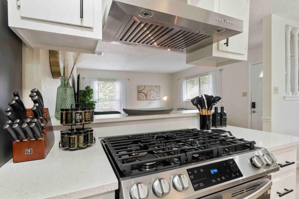 Holiday home 3 Bedroom Workspace-foodies Dream! Close To Zilker, & Downtown!