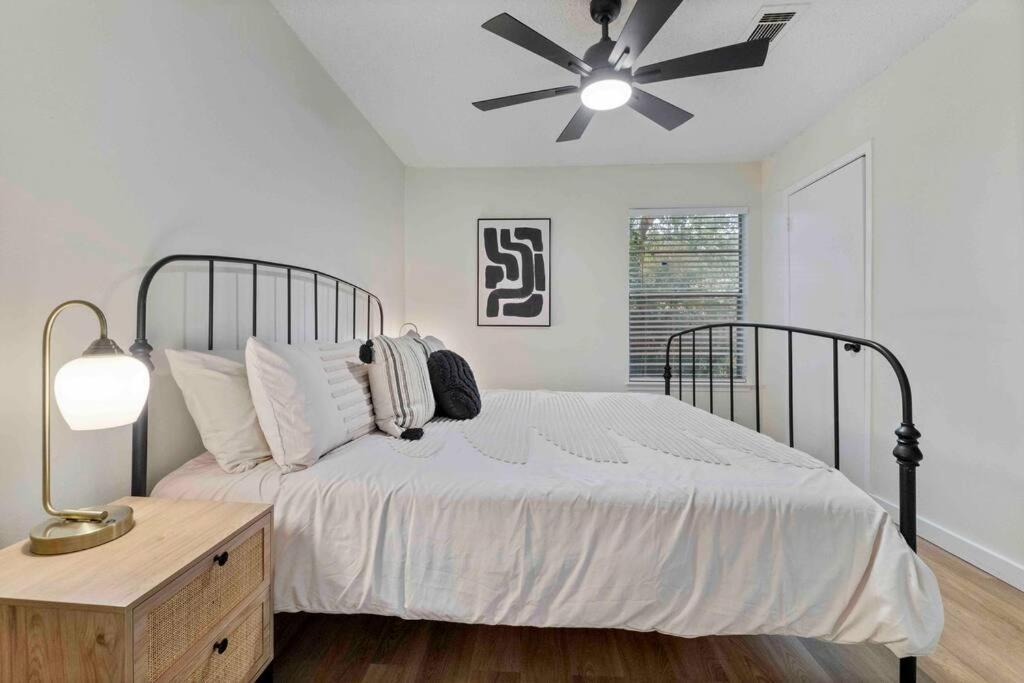 Holiday home 3 Bedroom Workspace-foodies Dream! Close To Zilker, & Downtown! Austin