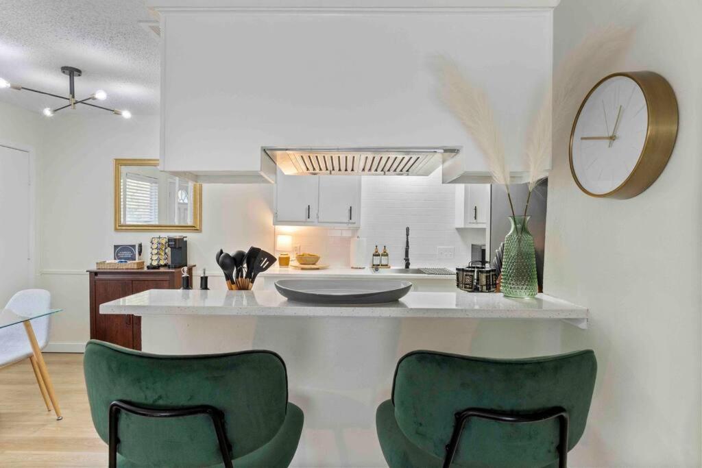 3 Bedroom Workspace-foodies Dream! Close To Zilker, & Downtown! Holiday home *