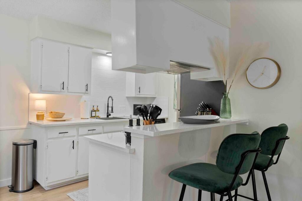 Holiday home 3 Bedroom Workspace-foodies Dream! Close To Zilker, & Downtown!