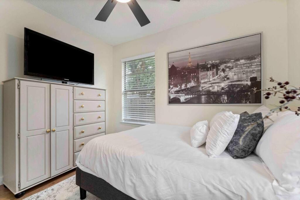 3 Bedroom Workspace-foodies Dream! Close To Zilker, & Downtown! *