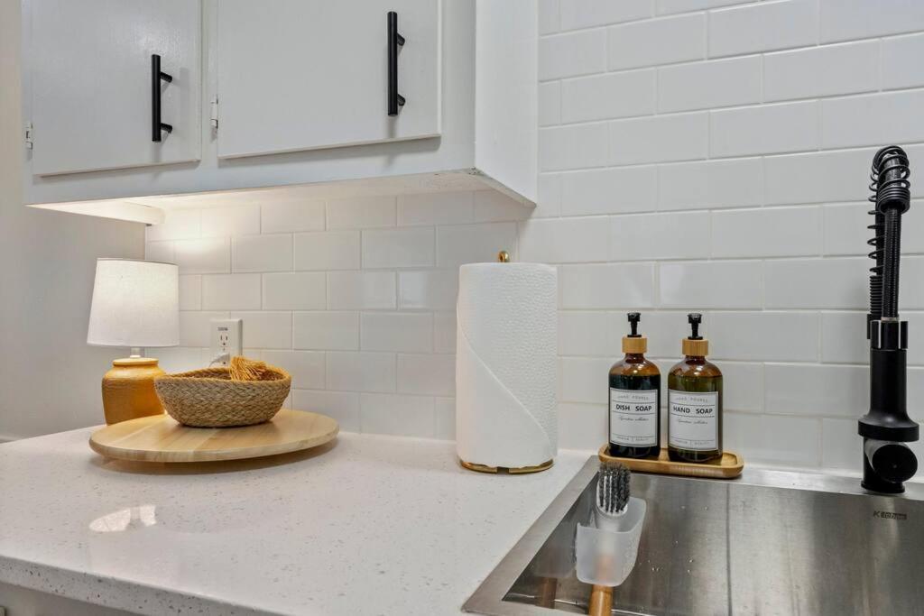 3 Bedroom Workspace-foodies Dream! Close To Zilker, & Downtown! * Austin