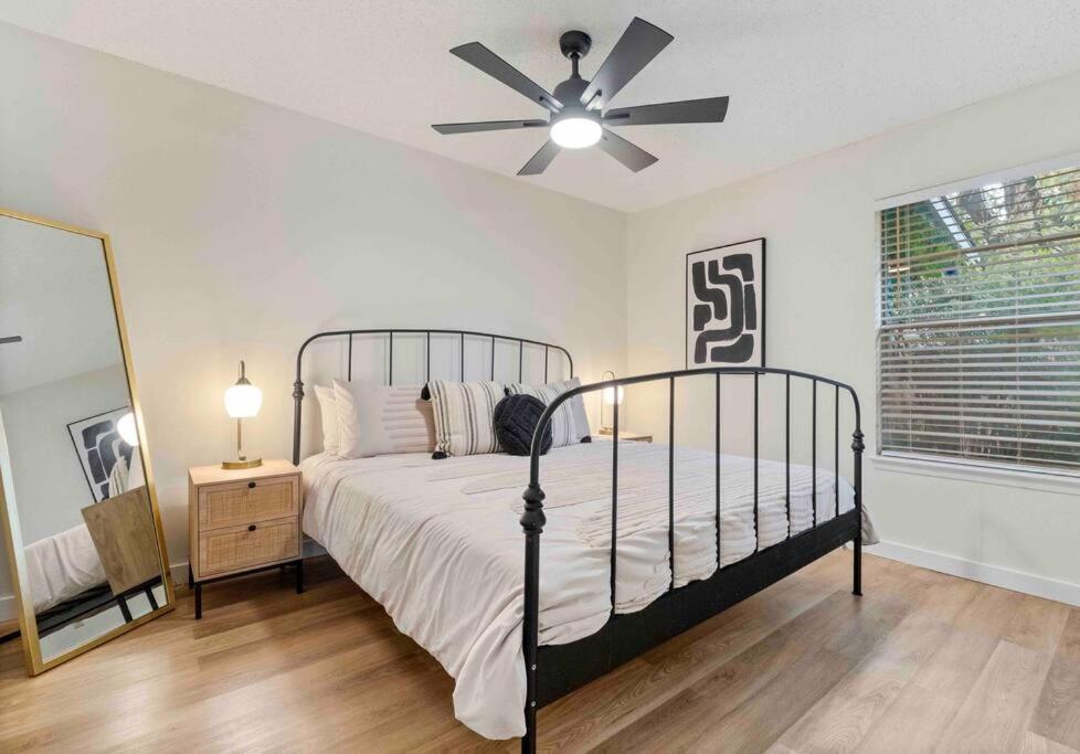 3 Bedroom Workspace-foodies Dream! Close To Zilker, & Downtown!